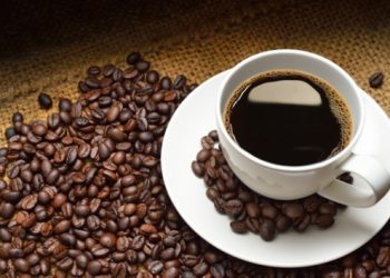 Jualan Kopi di Gedung Kantor Dagang Peninggalan Belanda