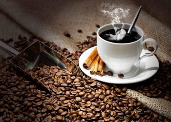 Jualan Kopi di Gedung Kantor Dagang Peninggalan Belanda