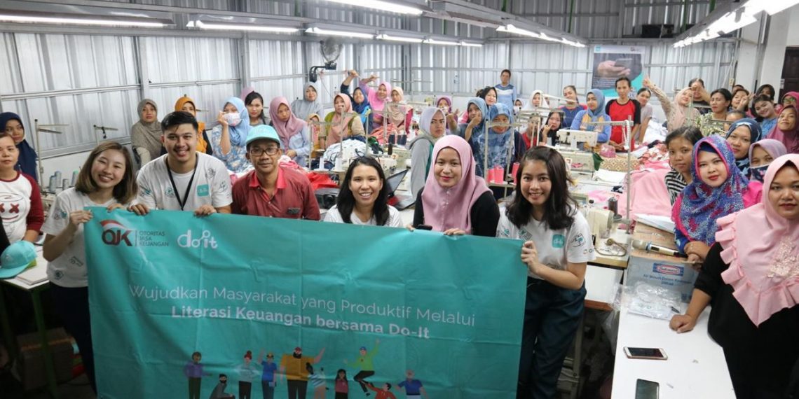 Edukasi Karyawan Konveksi, Do-It Berikan Tips Mengatur Keuangan Keluarga