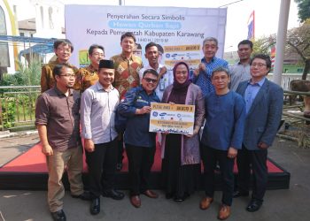 Rampung 20%, PLTGU Jawa 1 Bagikan 16 Sapi dan 169 kambing di Karawang