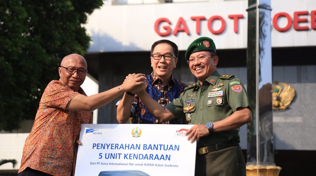 Astra Serahkan 5 Hiace ke RSPAD Gatot Soebroto