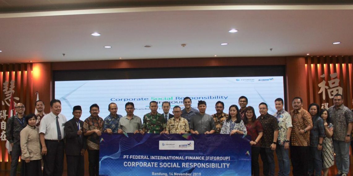 Gelar Program CSR, FIFGroup Serahkan Bantuan ke Lima Lembaga dan Pemda Bandung