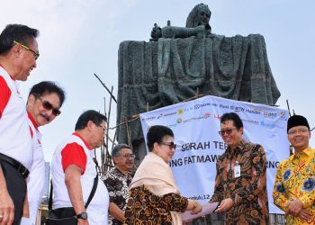 Serah Terima Patung Fatmawati