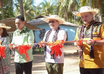 Astra Serahkan Bantuan untuk DSA di Rote Ndao dan Alor NTT