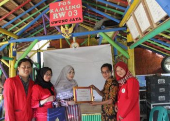 Mahasiswa Mercu Buana Ajak Warga Kampung Anggur Melek Sosmed dalam Pasarkan Hasil UMKM