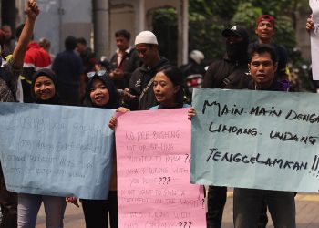 Di-PHK secara Sepihak, Karyawan Geruduk Restoran D’Cost VIP