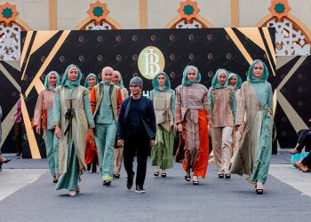 Koleksi Wignyo Rahadi di Gelaran NTB Goes to Moslem Fashion Industry