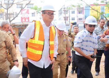 Kenakan Helm Putih, Menteri Edhy Prabowo Tinjau Pembangunan PIM Palembang