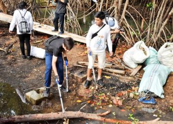Aksi Bersihkan Sampah Laut
