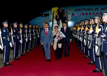 Presiden Jokowi dan Ibu Negara Iriana Joko Widodo Tiba di Busan Korsel