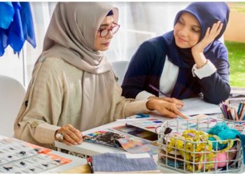 Desainer Muda Indonesia, Jenahara Buat Scarf Terinspirasi Dari Ibu