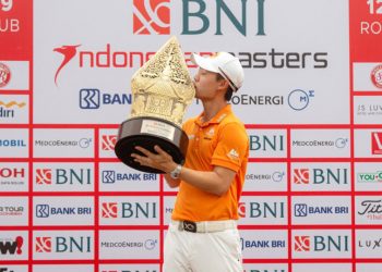 Jazz Janewattananond Awarding