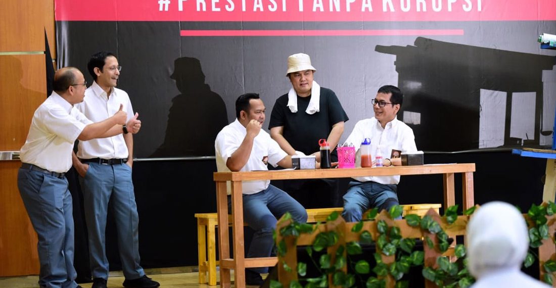 Menteri Beradu Peran