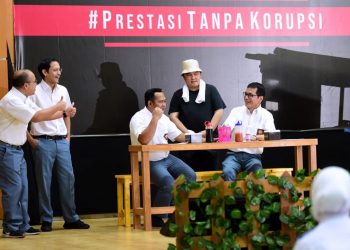 Menteri Beradu Peran