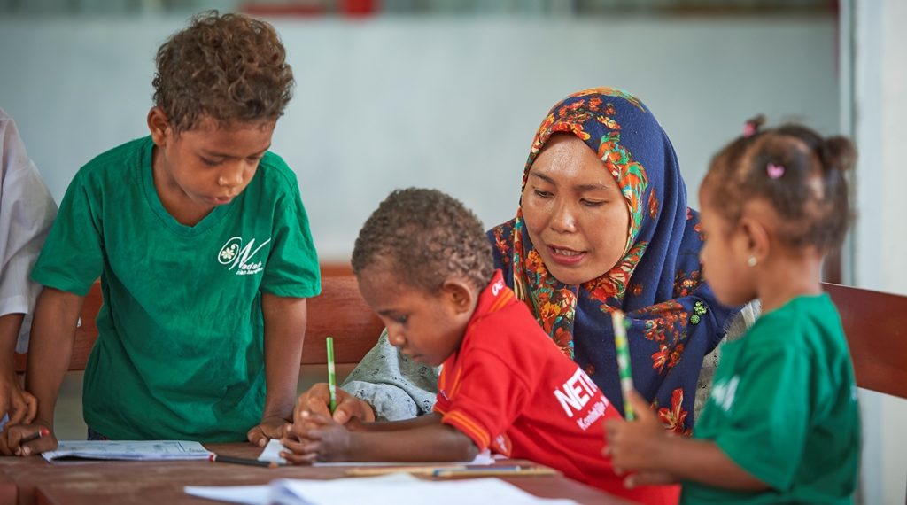 Risna Hasanudin Sang Pembawa Perubahan Pendidikan di Manokwari