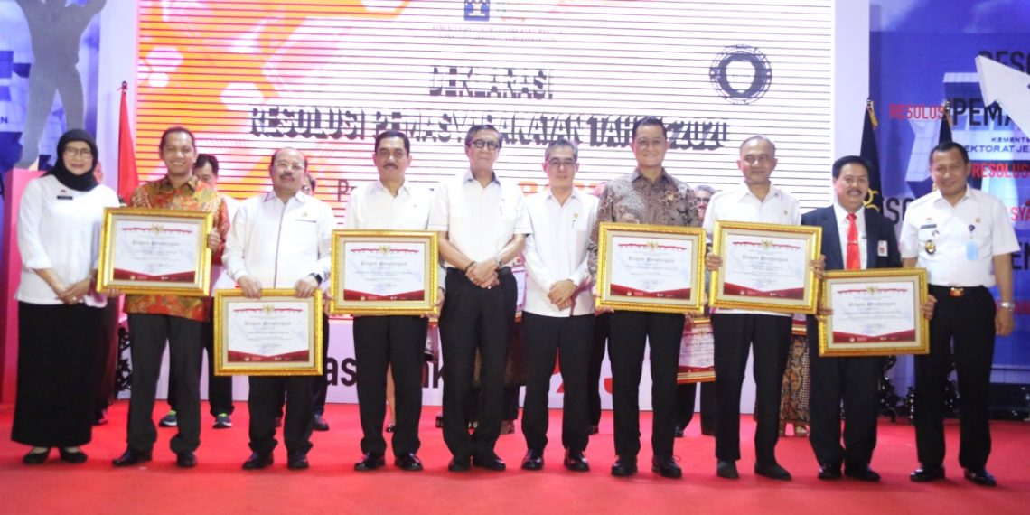 Kepala Perpusnas Terima Penghargaan Atas  dukungan Literasi  di Kemenkuham