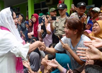 Ibu Negara Semangati Warga Korban Banjir di Perumahan Periuk Jaya Permai Tangerang