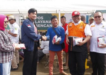 Lintasarta-BAZNAS Salurkan Bantuan untuk Korban Banjir Kampung Pulo