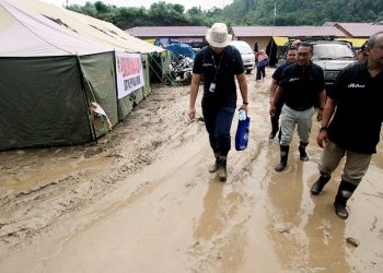 LPS Bantu Korban Longsor Sukajaya