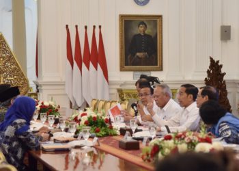 Jokowi Ajak 3 Gubernur Evaluasi Total Sistem Pengendalian Banjir & Bencana Alam