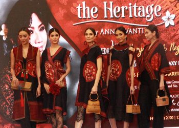 Koleksi Batik Anne Avantie dalam Parade Show Inspirasi Karya&Cinta