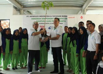 Penanaman 500 Bibit Pohon Tabebuya di Kampung Ilmu Purwakarta