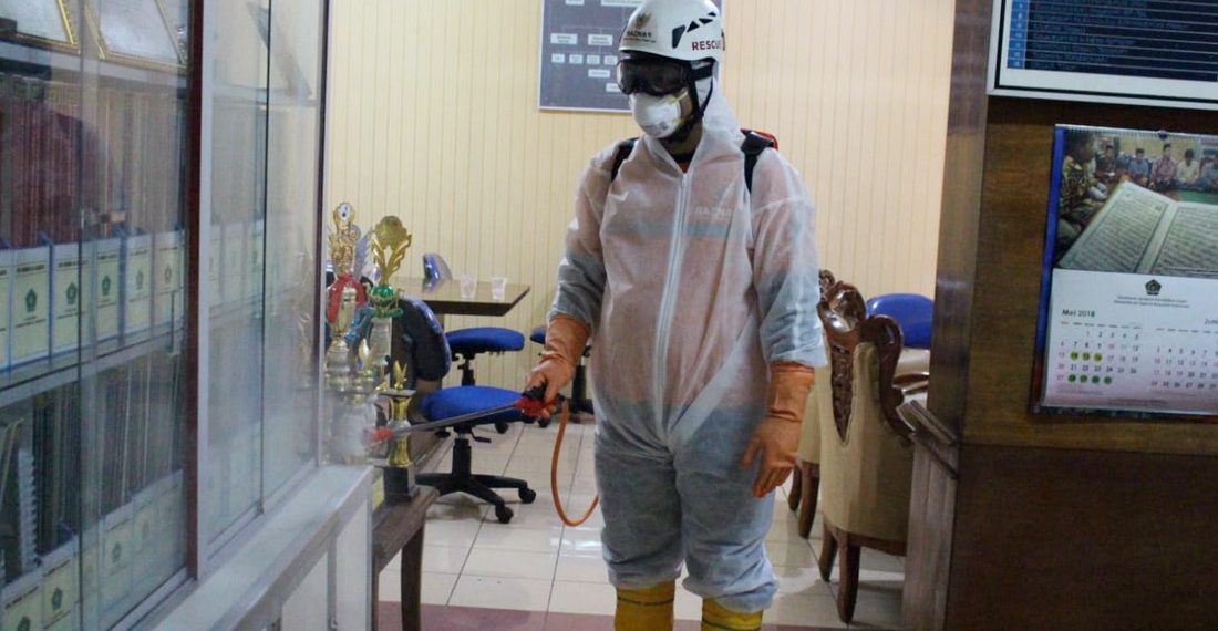 Cegah Covid-19, BAZNAS Sterilisasi 3 Sekolah di Jakarta