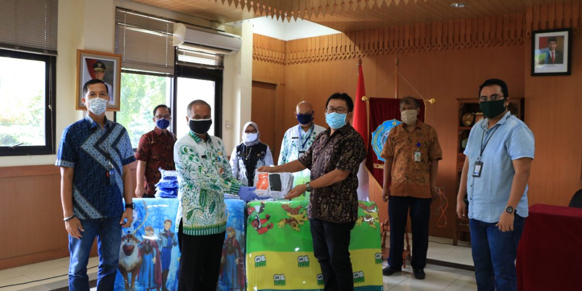 FIFGroup Serahkan Bantuan APD Untuk Warga Cilandak Jaksel