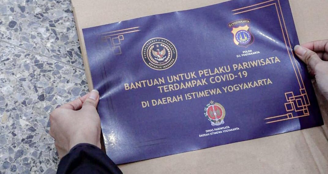 Kemenparekraf Serahkan Bantuan untuk Pekerja Pariwisata Yogyakarta