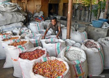 Industri daur ulang plastik rumahkan 63.000 pekerja akibat COVID-19