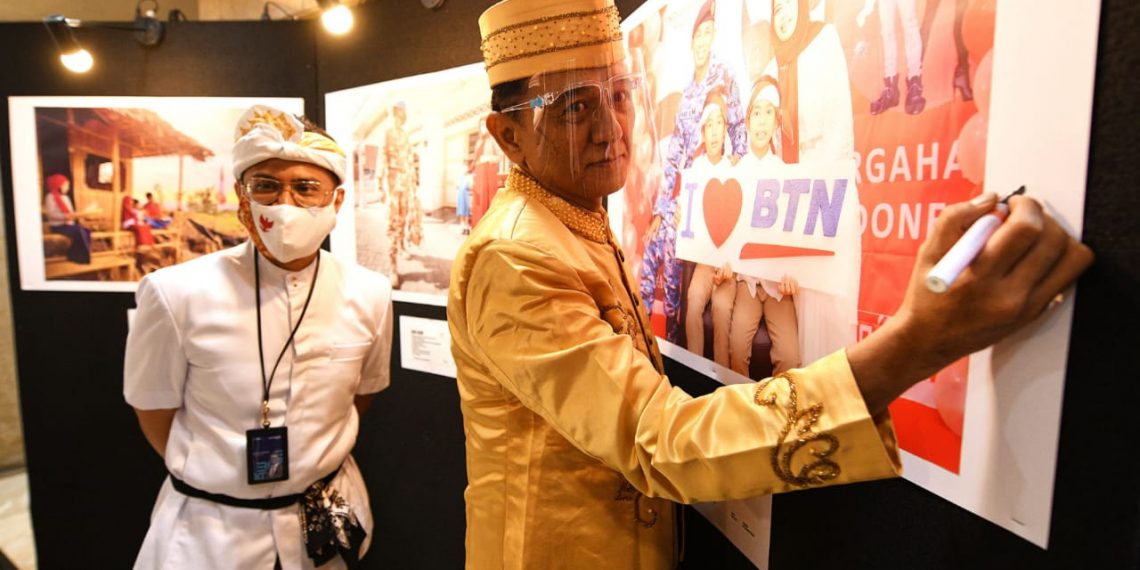 Gunakan Busana Daerah