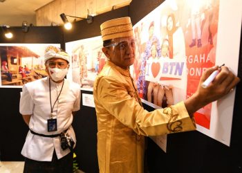 Gunakan Busana Daerah