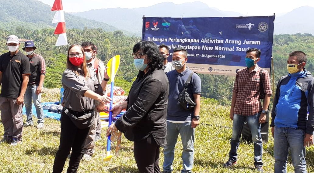 Kemenparekraf Berikan Bantuan Kepada Operator Wisata Arung Jeram