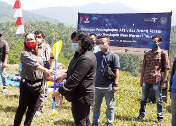 Kemenparekraf  Berikan Bantuan  Kepada  Operator Wisata Arung Jeram