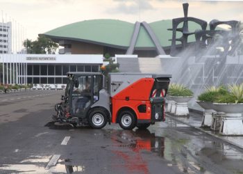 Mobil Penyapu Otomatis di DPR