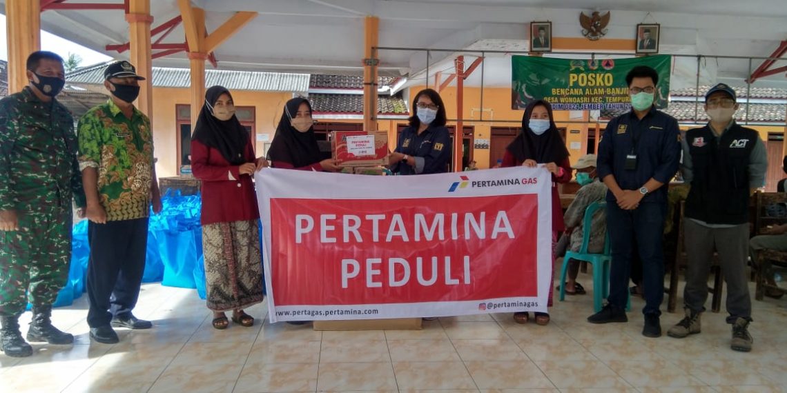 Pertagas Salurkan Bantuan Untuk Korban Banjir Jember