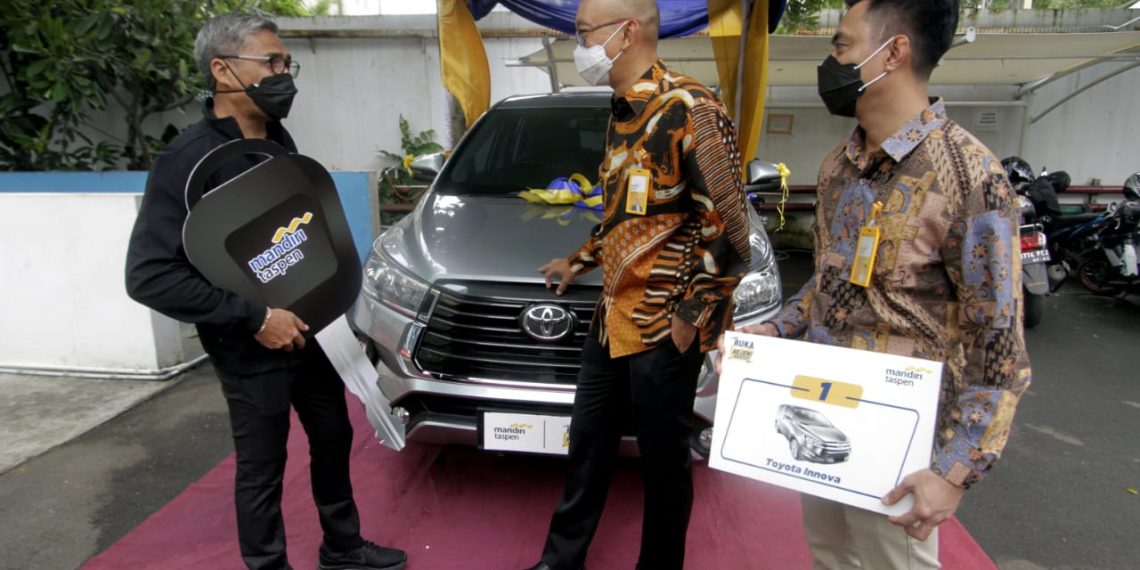 Bank Mantap Serahkan Hadiah Utama Buka Rezeki Mantap 1