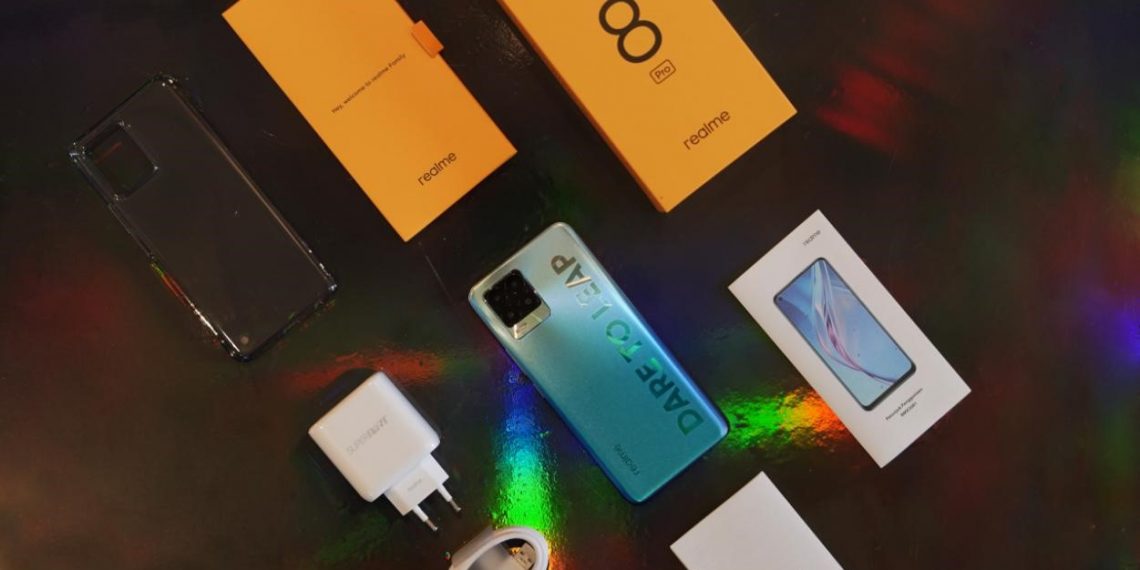 Inilah Isi Kotak realme 8 Series dengan Infinite Bold Design & Infinite Clarity Camera