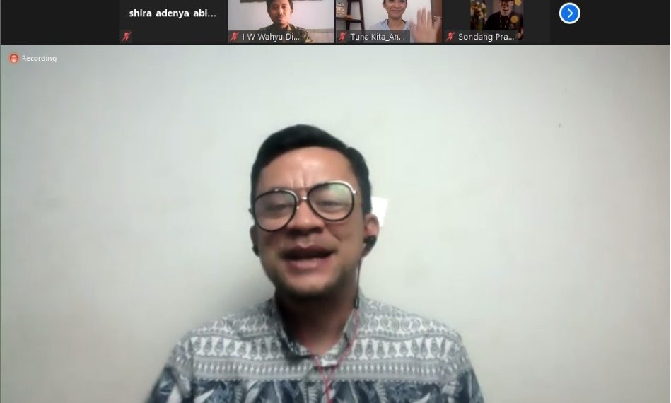 Webinar Literasi Digital Menuai Manfaat dari Dunia Digital