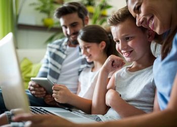 Orang tua adalah Garda Depan Digital Security Keluarga