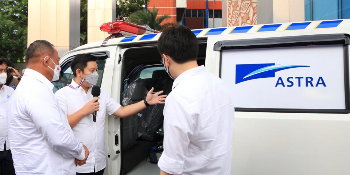 Grup Astra serahkan bantuan 5 ambulans kepada BNPB  khusus Bantu Pasien Covid-19