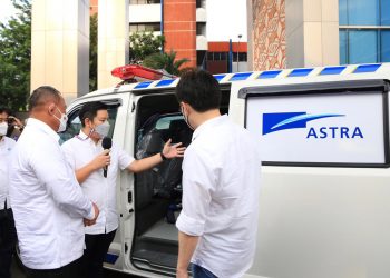 Grup Astra serahkan bantuan 5 ambulans kepada BNPB  khusus Bantu Pasien Covid-19