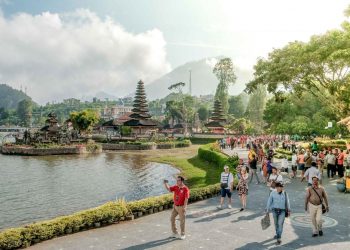 Menparekraf Bahas Tahapan Pembukaan Bali Bersama Stakeholder Pariwisata