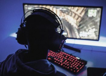 Bahaya Bermain Game Online Berlebihan pada Anak