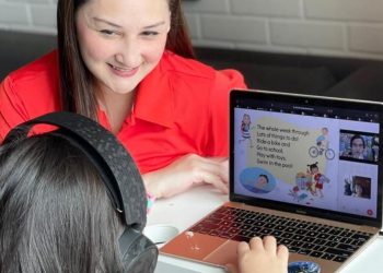 Mona Ratuliu Beri 5 Tips Cara Orangtua Dampingi Anak saat Berselancar di Internet