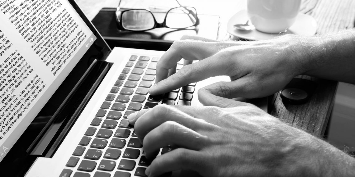 Menulis Buku Bangun Literasi Berbasis Kolaborasi