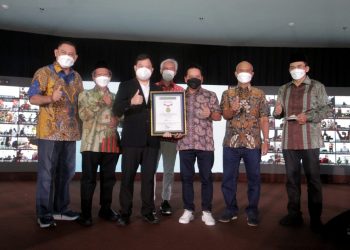 BSI Pecahkan Rekor MURI, Pemotongan 1300 Tumpeng Kue Tradisional se-Indonesia