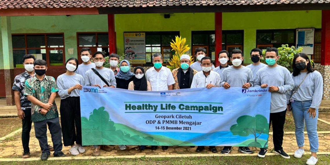 Millenial Jamkrindo Tanamkan Perilaku Hidup Sehat Kepada Pelajar di Geopark Ciletuh