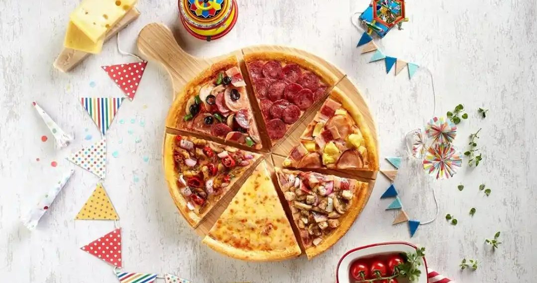 Ini Tiga Cara Menikmati Suasana Karnaval dari Satu Gigitan Pizza