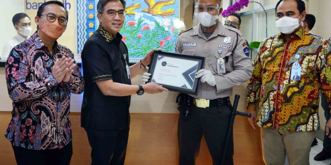 bank bjb Apresiasi Tindakan Heroik Satpam yang Gagalkan Perampokan Bersenjata di Kantor Cabang Fatmawati